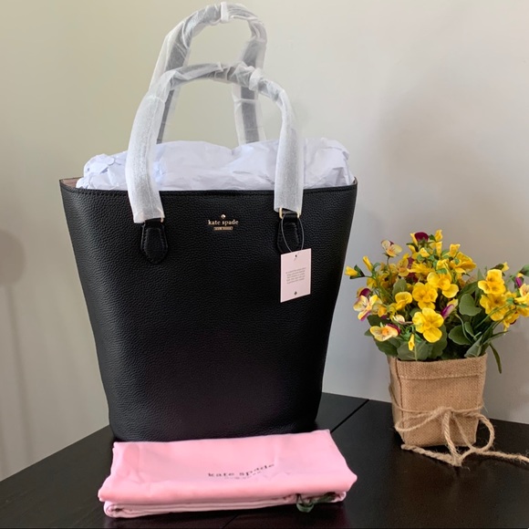 kate spade Handbags - Kate Spade Tote ♠️
